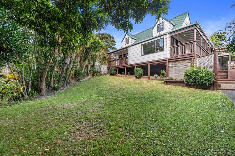 Photo of property in 16 Hawke Place, Pukekohe, 2120