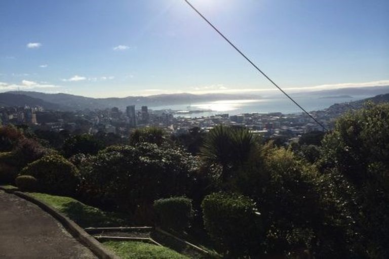 Photo of property in Harbour View Apartments, 147 Ohiro Road, Brooklyn, Wellington, 6021