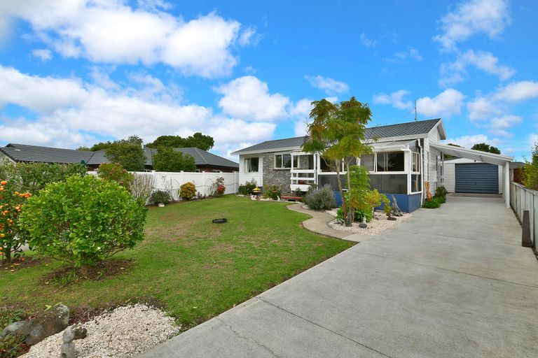 Photo of property in 14 Nickell Place, Orewa, 0931