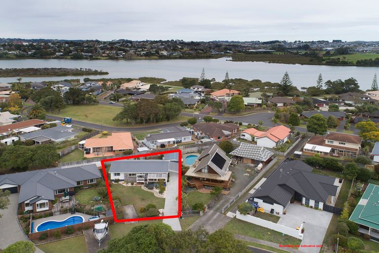 Photo of property in 14 Nickell Place, Orewa, 0931