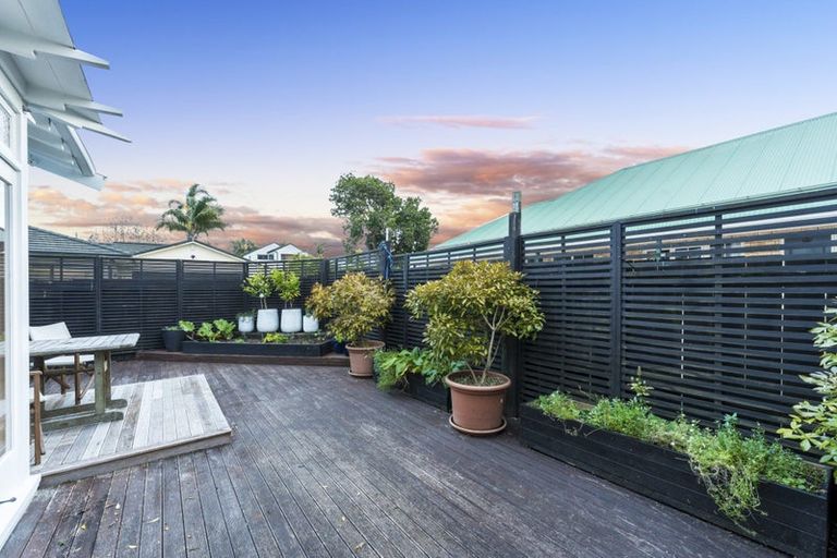 Photo of property in 13 Elcoat Avenue, Henderson, Auckland, 0612