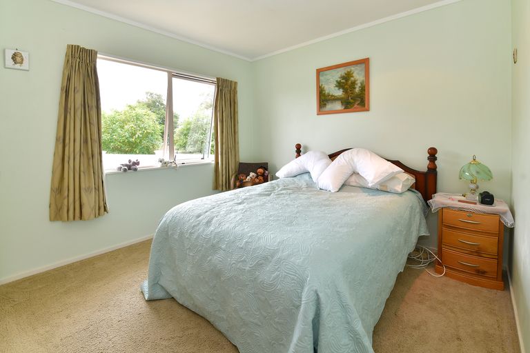 Photo of property in 14 Nickell Place, Orewa, 0931