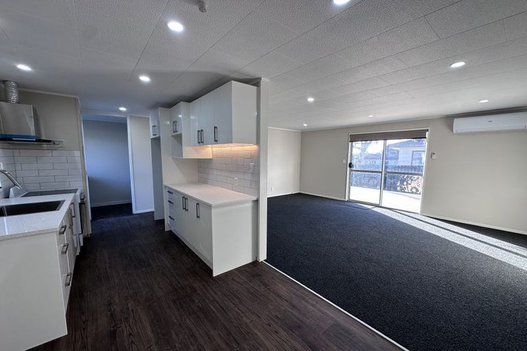Photo of property in 2/30 Kennington Drive, Clendon Park, Auckland, 2103