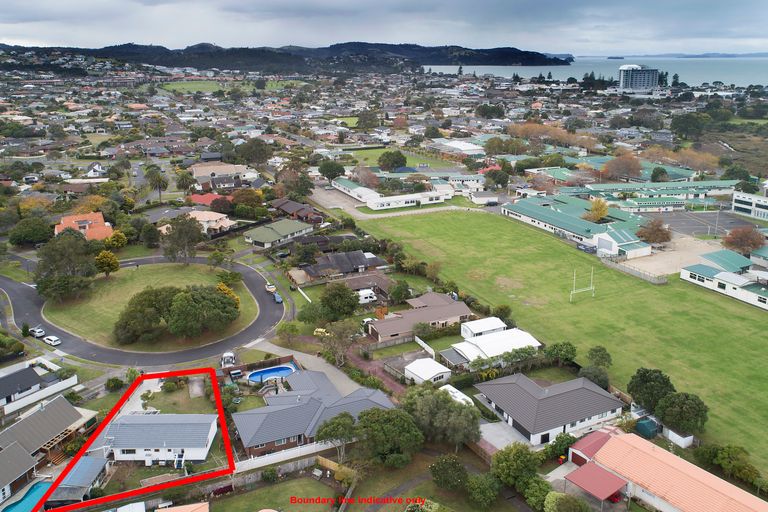 Photo of property in 14 Nickell Place, Orewa, 0931