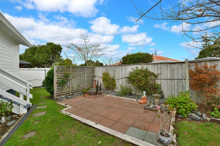 Photo of property in 14 Nickell Place, Orewa, 0931