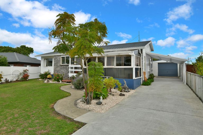 Photo of property in 14 Nickell Place, Orewa, 0931