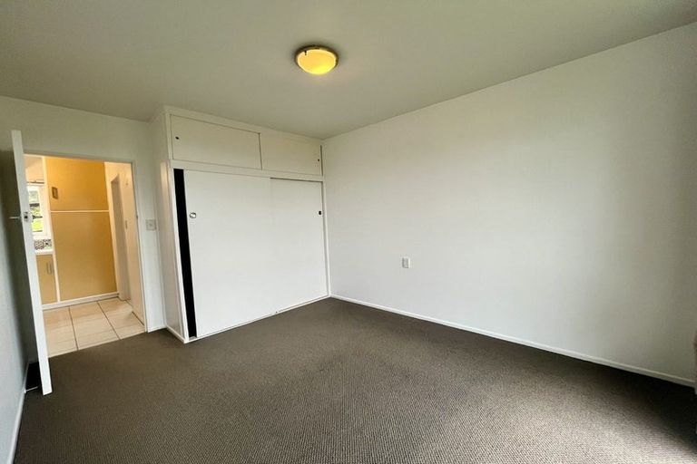 Photo of property in Bryon Court Flats, 25 Apuka Street, Brooklyn, Wellington, 6021