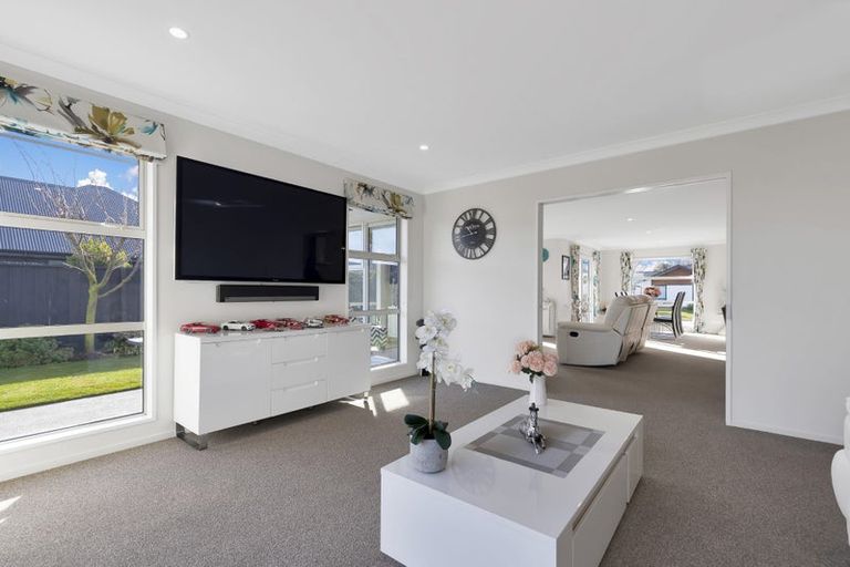 Photo of property in 12 Lewis Close, Rangiora, 7400