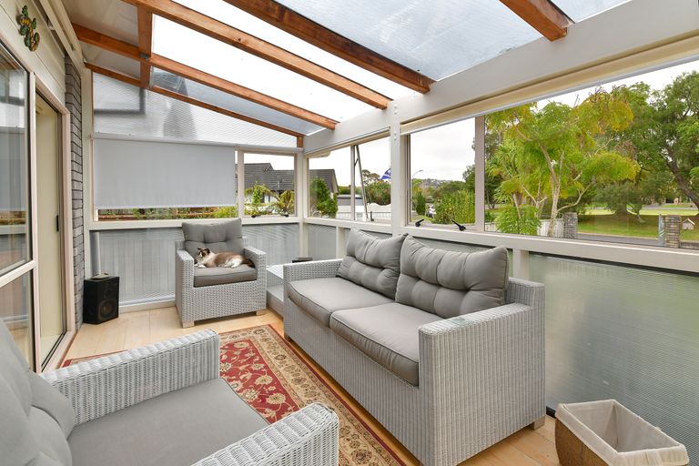 Photo of property in 14 Nickell Place, Orewa, 0931