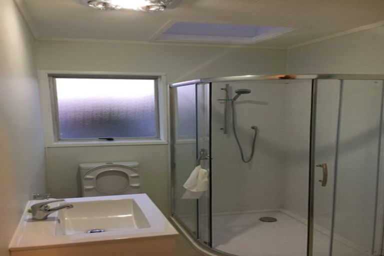 Photo of property in 47 Staverton Crescent, Mangere, Auckland, 2022