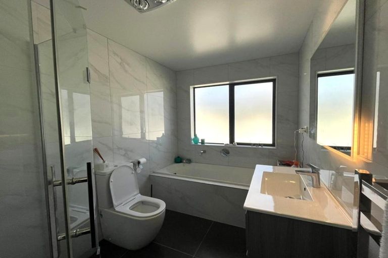 Photo of property in 64 Mettam Drive, Swanson, Auckland, 0614