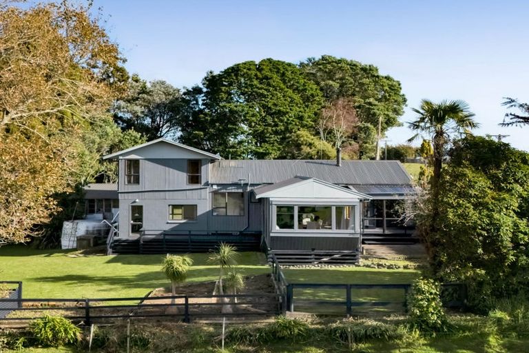 Photo of property in 1939 South Road, Pitone, New Plymouth, 4374