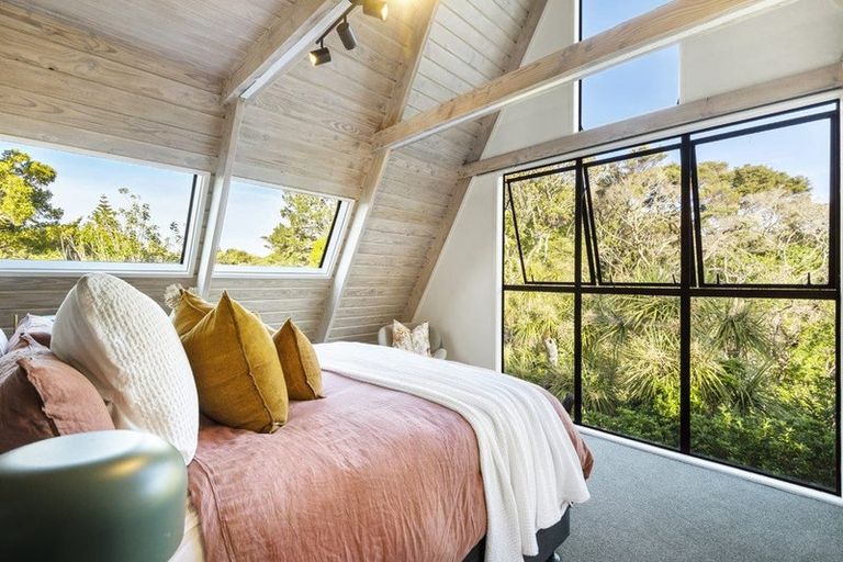 Photo of property in 1/5 Glenbush Place, Birkenhead, Auckland, 0626