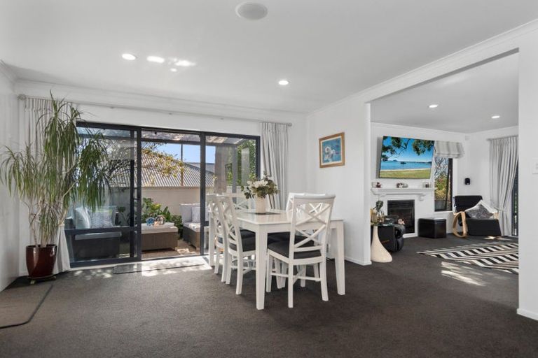 Photo of property in 13 Parkland Rise, Omokoroa, 3114