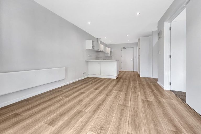 Photo of property in 3a/71 Spencer Road, Oteha, Auckland, 0632