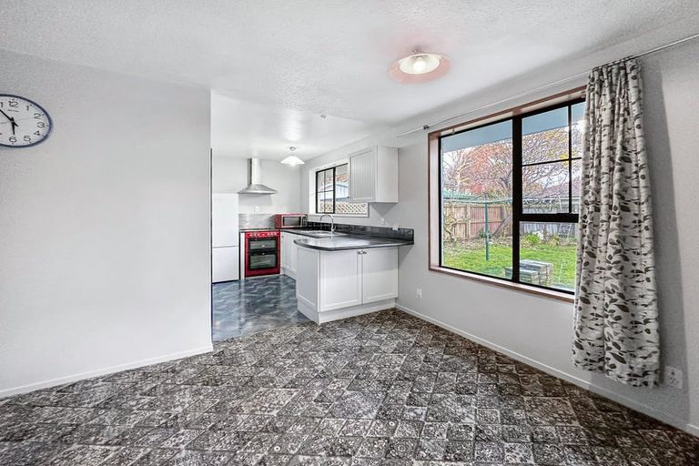 Photo of property in 2/37 Karnak Crescent, Russley, Christchurch, 8042