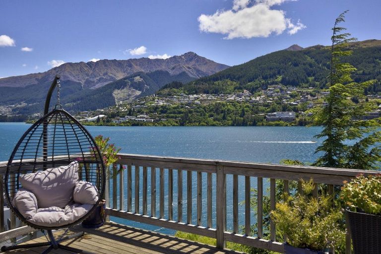Photo of property in 5 Mincher Road, Kelvin Heights, Queenstown, 9300