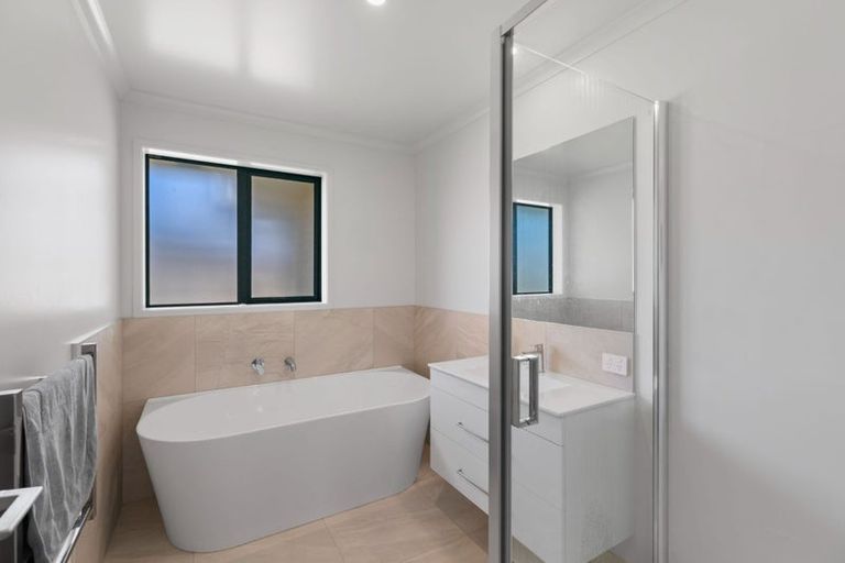 Photo of property in 9 Te Piriti Road, One Tree Point, 0118