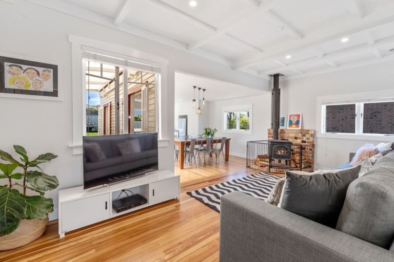 Photo of property in 8 Creamer Avenue, Belmont, Auckland, 0622