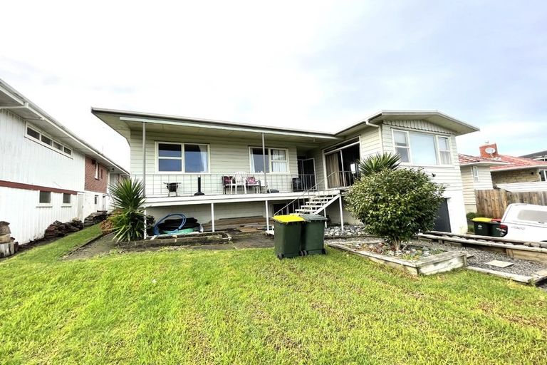 Photo of property in 12 Lewis Road, Pakuranga, Auckland, 2010