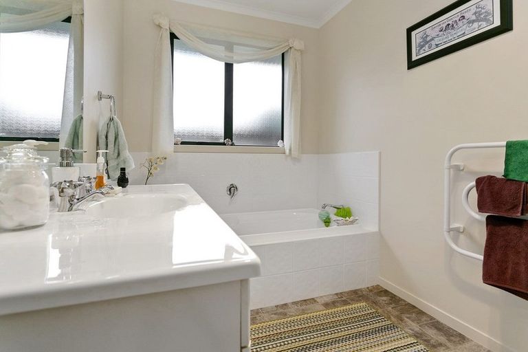 Photo of property in 38 Oaklands Drive, Cambridge, 3434