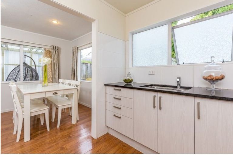Photo of property in 60 Kohekohe Street, New Lynn, Auckland, 0600