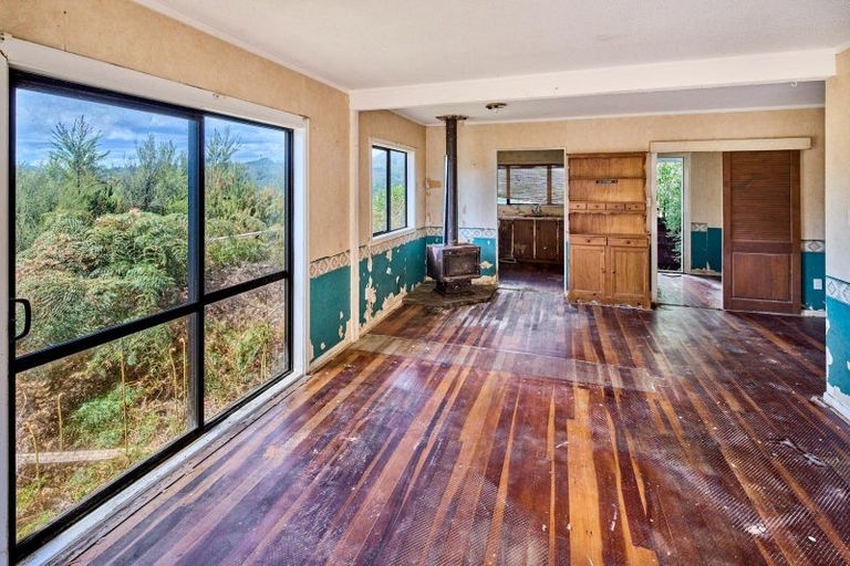 Photo of property in 71 Logie Street, Stokes Valley, Lower Hutt, 5019