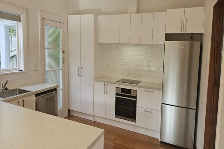 Photo of property in 8 Trelissick Crescent, Ngaio, Wellington, 6035