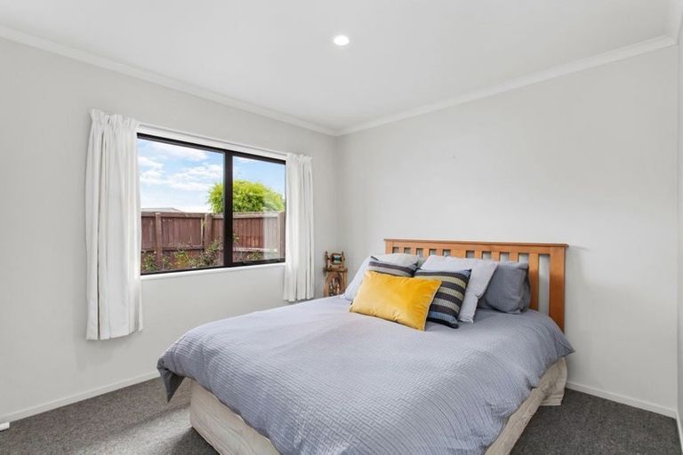 Photo of property in 6 Hawkins Place, Rangiora, 7400