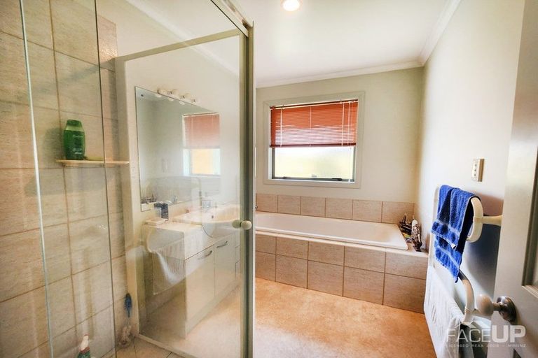 Photo of property in 20 Starlight Cove, Hobsonville, Auckland, 0618