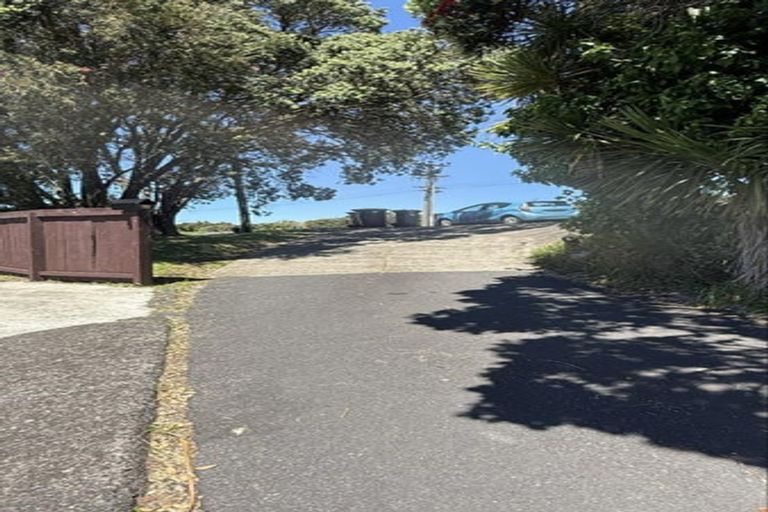 Photo of property in 40 Whangaparaoa Road, Red Beach, 0932