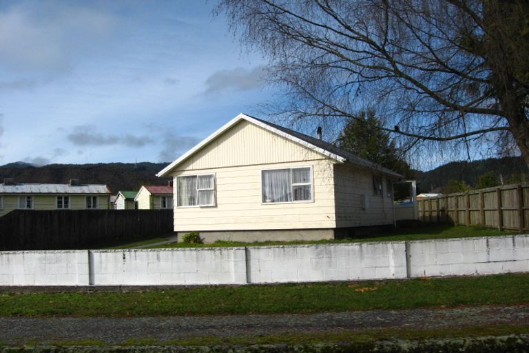 Photo of property in 25 Plaskett Street, Reefton, 7830