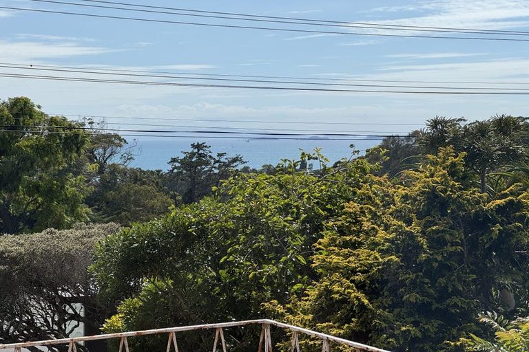Photo of property in 314 East Coast Road, Forrest Hill, Auckland, 0620