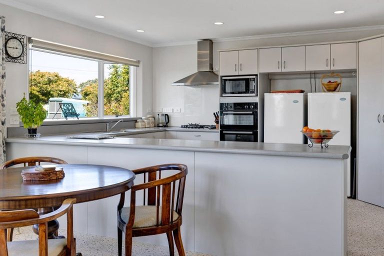 Photo of property in 8 Mahoe Street, Strandon, New Plymouth, 4312