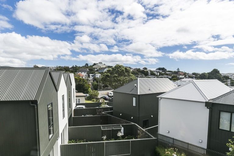 Photo of property in 11/6u Oswald Crescent, Paparangi, Wellington, 6037