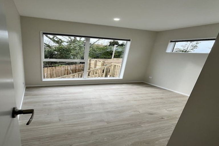 Photo of property in 28b Halberg Street, Glenfield, Auckland, 0629