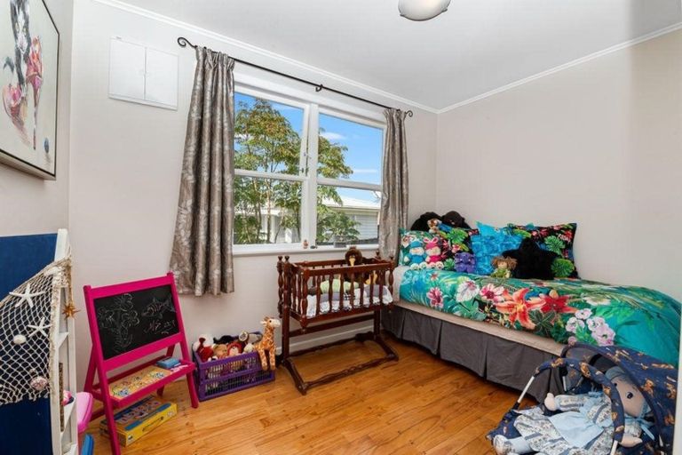 Photo of property in 14 Justin Place, Te Atatu Peninsula, Auckland, 0610