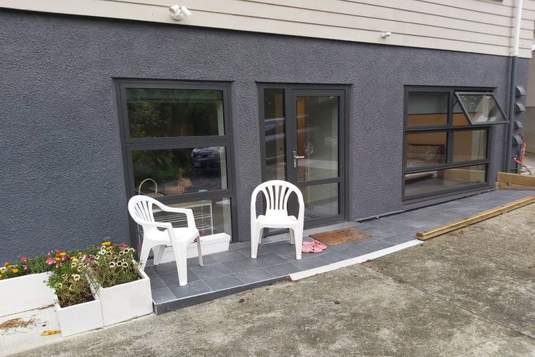 Photo of property in 32 Melrose Road, Island Bay, Wellington, 6023