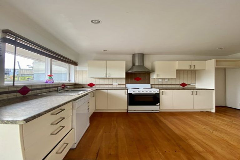 Photo of property in 25 Saffron Street, Birkdale, Auckland, 0626