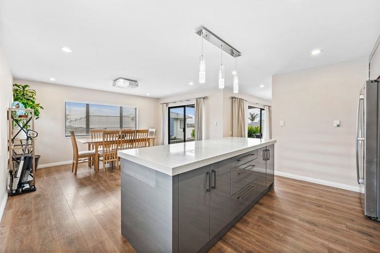 Photo of property in 11 Matisse Drive, West Harbour, Auckland, 0618