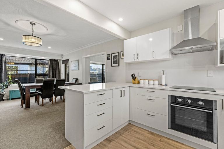 Photo of property in 24 Heathglen Avenue, Parklands, Christchurch, 8083