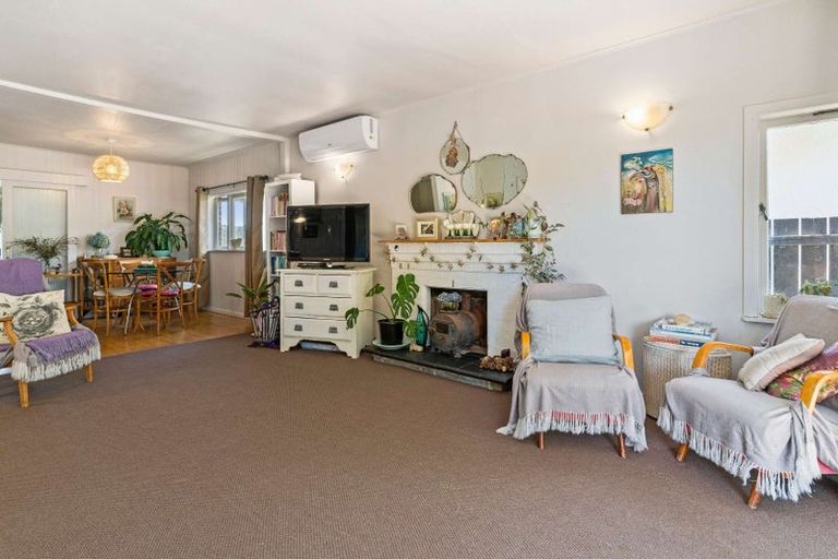 Photo of property in 20 Savoy Road, Glen Eden, Auckland, 0602