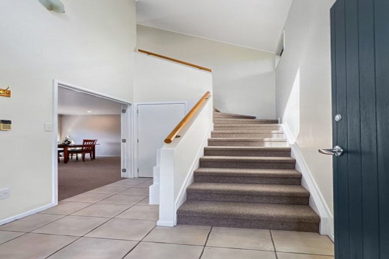 Photo of property in 14a Mchardy Place, Glenfield, Auckland, 0627