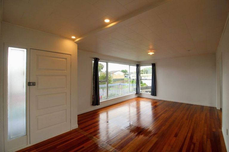 Photo of property in 17 Crampton Place, Manurewa, Auckland, 2102