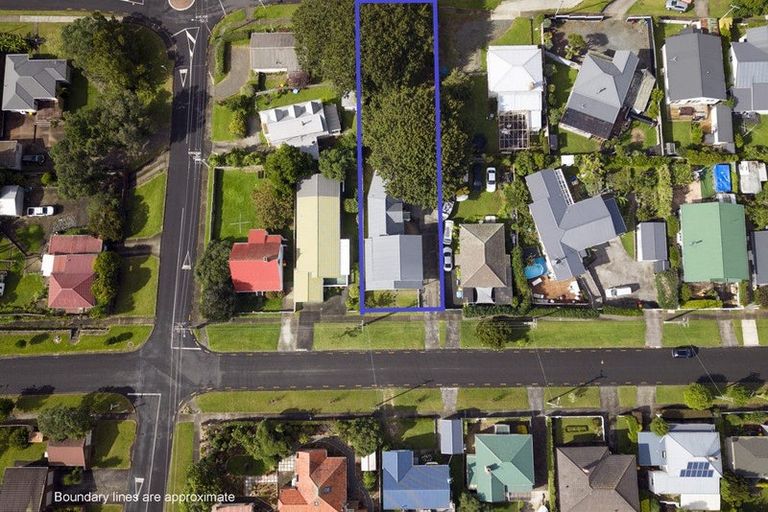 Photo of property in 13 Karaka Street, Helensville, 0800