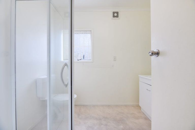 Photo of property in 3 Statesman Street, Henderson, Auckland, 0612