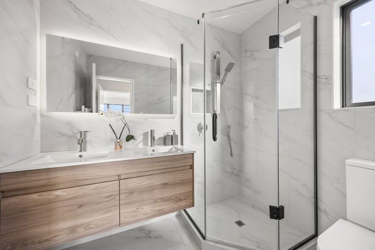 Photo of property in 10b Prince Regent Drive, Half Moon Bay, Auckland, 2012