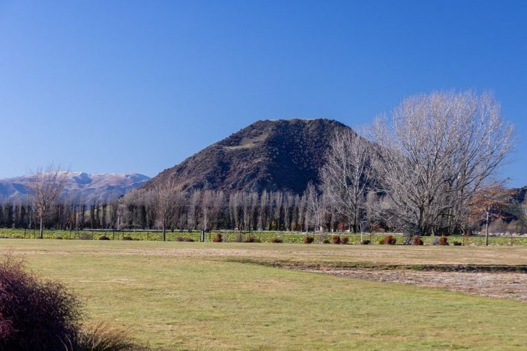 Photo of property in 14 Little Orchard Way, Wanaka, 9382