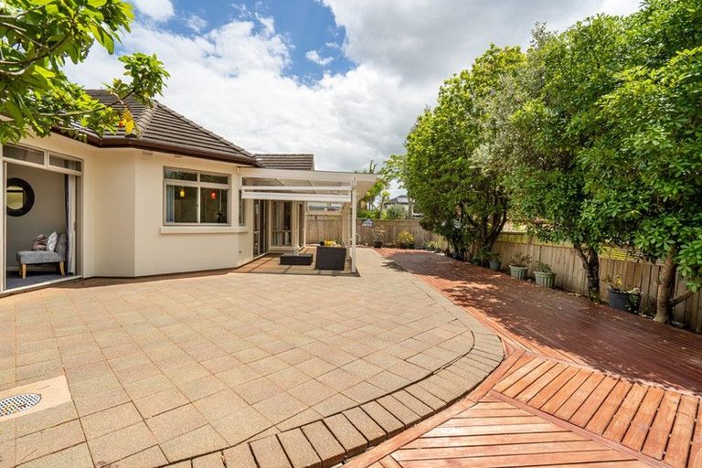 Photo of property in 11 English Oak Drive, Schnapper Rock, Auckland, 0632