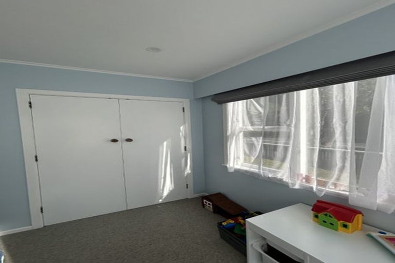 Photo of property in 74 Akaroa Drive, Maupuia, Wellington, 6022